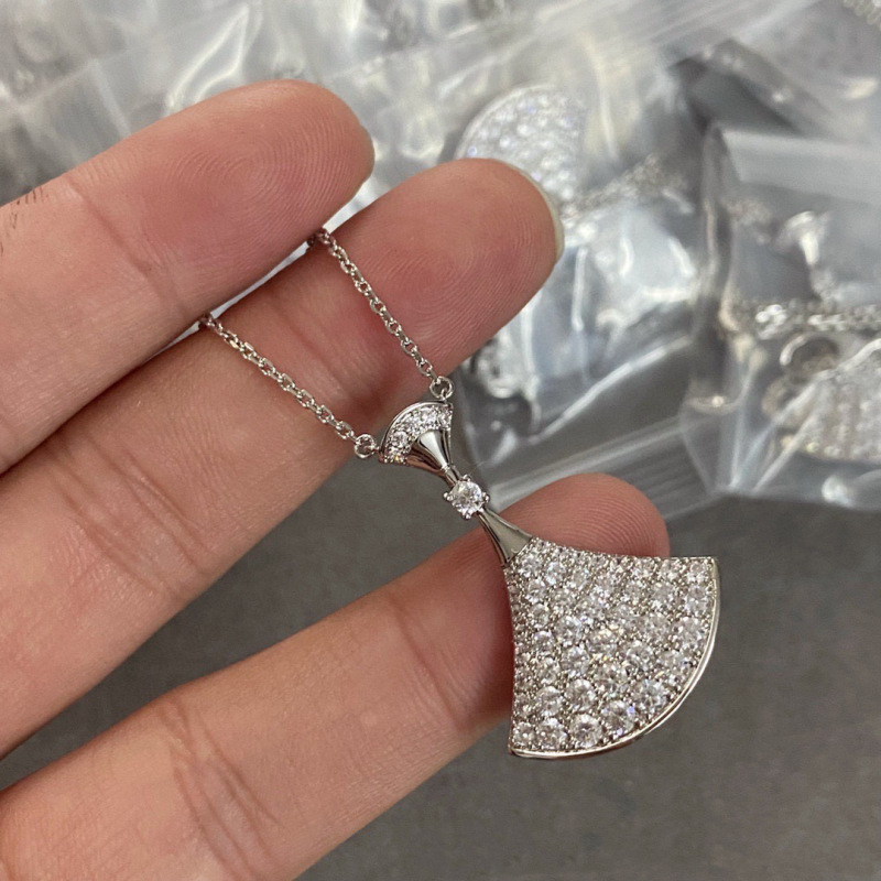 V ゴールドハイバージョンセイコー扇形スカートネックレス 18K ローズゴールドホワイトマザーオブパールカーネリアンライト高級ファッション鎖骨チェーン|undefined