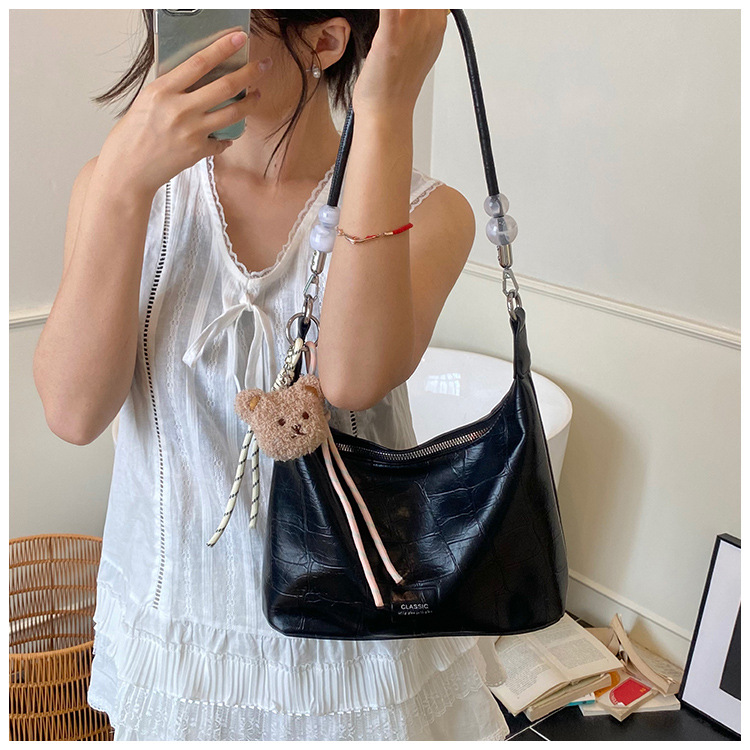 In the summer of 2025, crossbody bags, women's bags, single-shoulder bags, versatile casual bags, sports underarm bags, soft leather bags, dumplings, and women's bags undefined