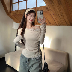 優しくて甘い風レースの花の長袖tシャツの女性の春の独特な大衆はしわを引いて身を修めてやせている肩の上着を現します。