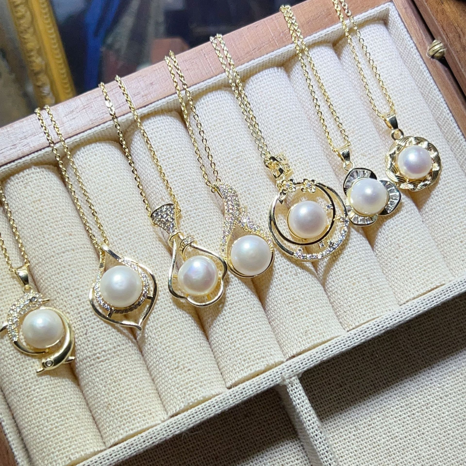 Niche Light Luxury High-end Clavicle Chain New High-grade Zircon Jewelry Women's 14K Gold Plated Natural Freshwater Pearl Necklace