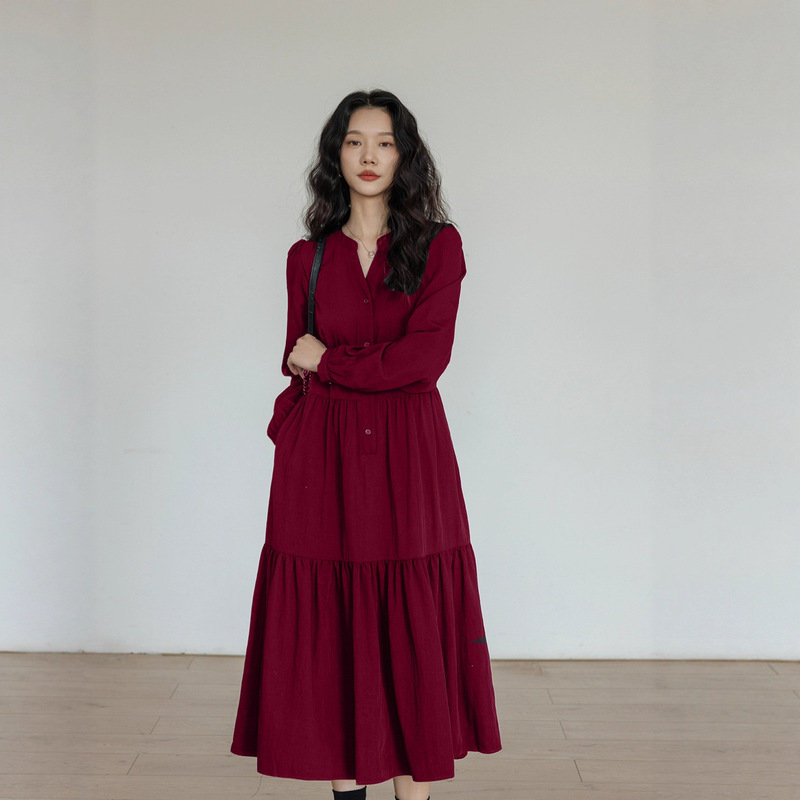 2025 New French Retro Twisted Silk Dress V Neck Printed Long-Sleeved Black Large Size Loose Mid-Length British Style