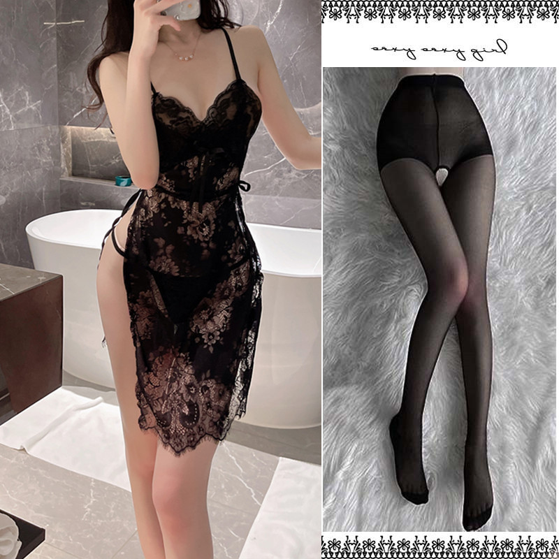 검은색 잠옷 + 끈팬티 + 검은색 오픈 양말