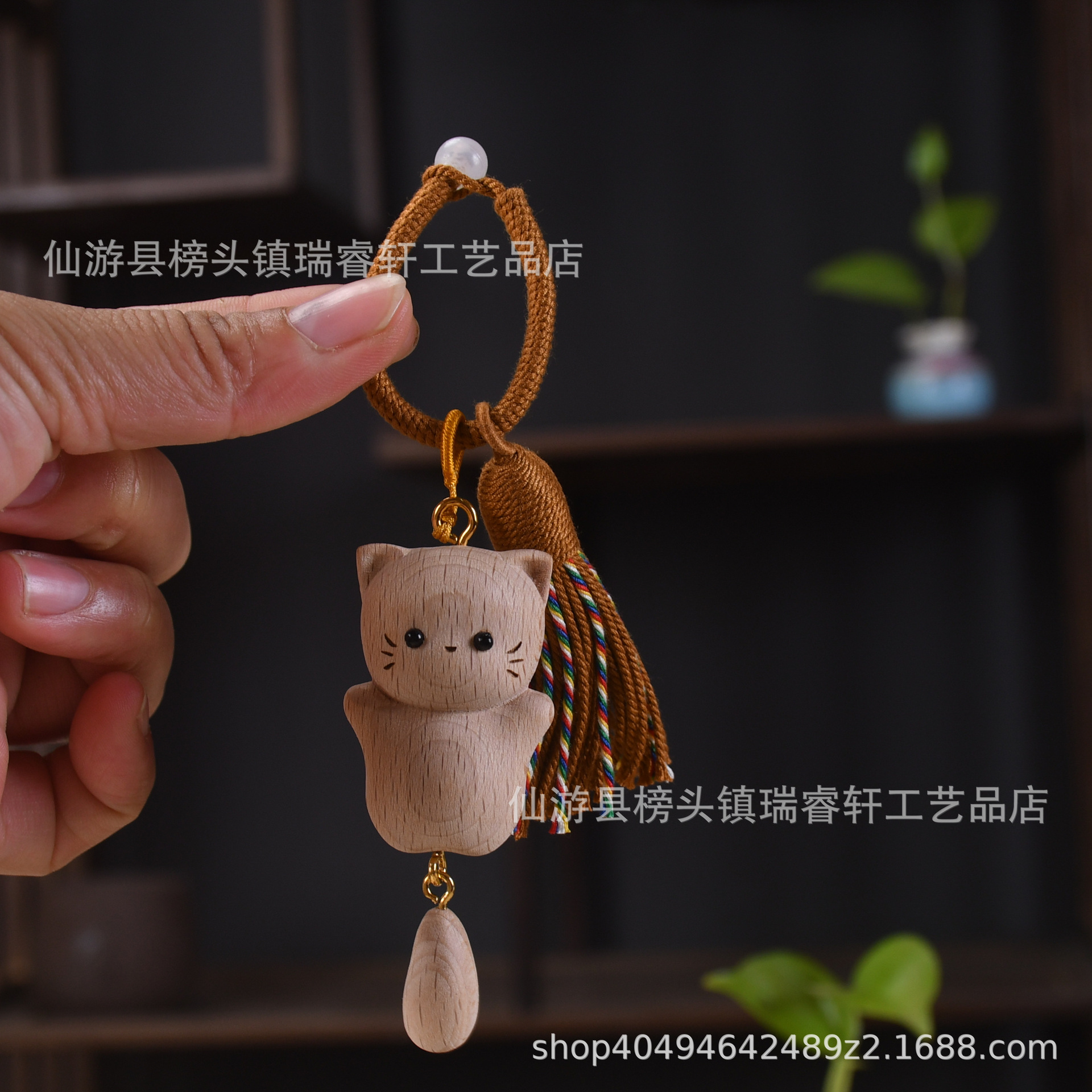 Fabricantes al por mayor de madera de haya, llavero de gato podrido, colgante de bolsa de gato de la suerte, accesorios de manija de dibujos animados, colgante de accesorios