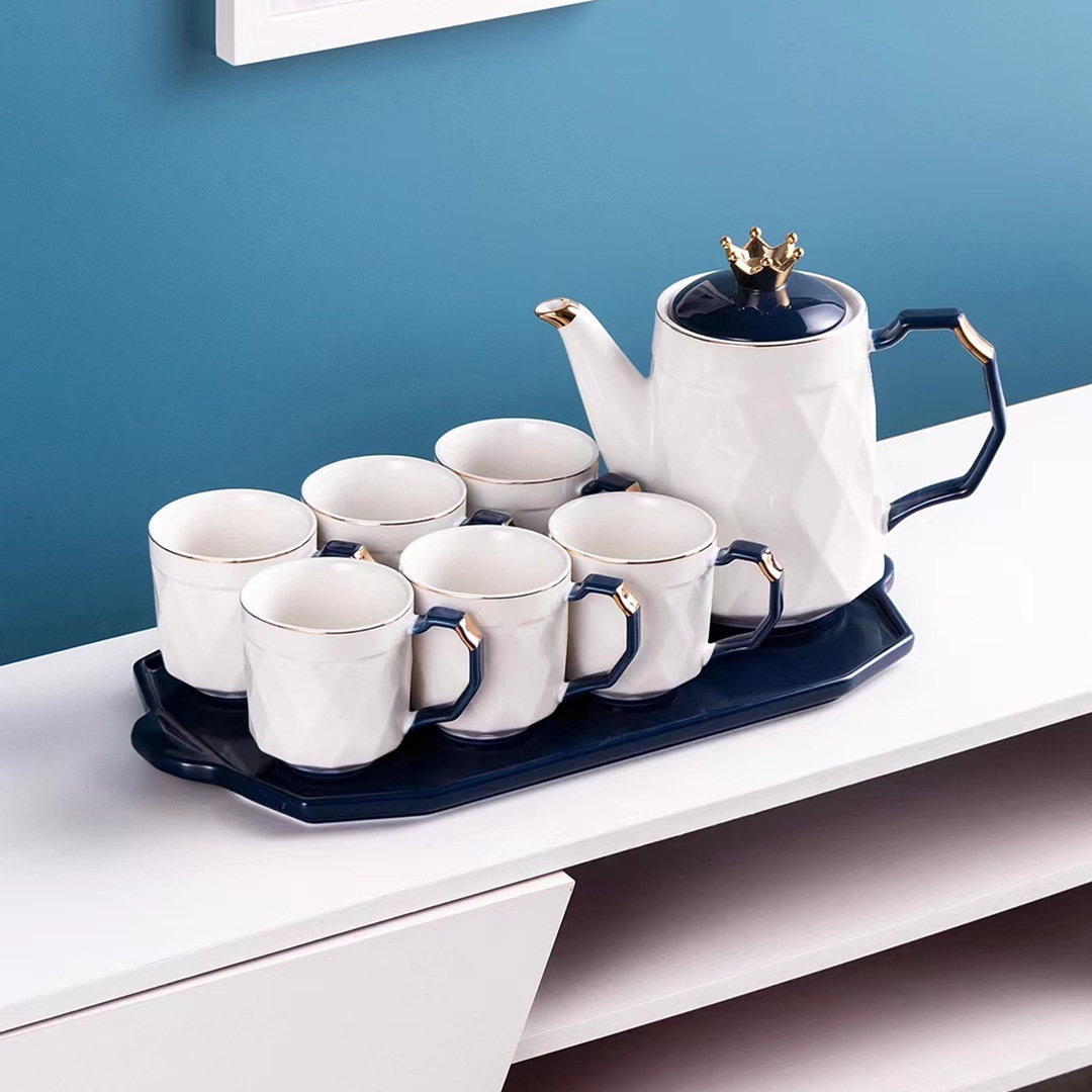 Estilo nórdico creativo simple corona botella de agua fría traje taza con bandeja dibujo boca de oro cerámica conjunto de agua mano regalo
