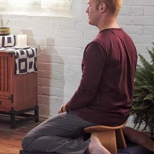 Wooden Portable Yoga Stool Wooden Meditation Chair Ergonomic Solid Wood Kneeling Stool Home Fitness