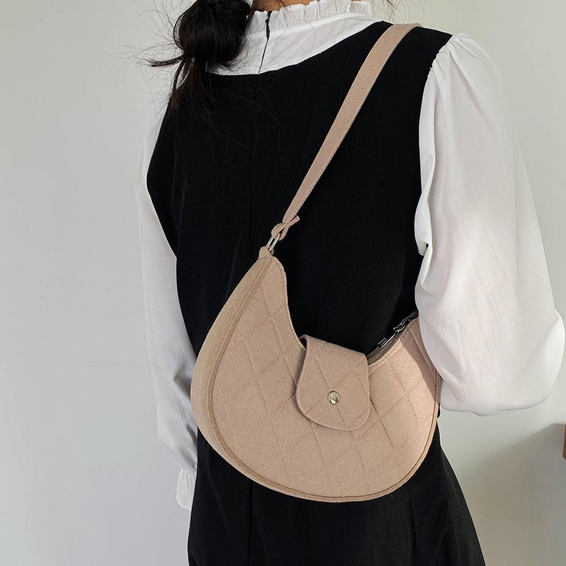 Bag Women 2023 Spring New Niche Design Popular Fashion Casual Shoulder Bag Messenger Bag Commuter Dumpling Bag