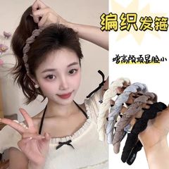 新商品の麻花は歯をねじってカチューシャをします。女性はふわふわしています。