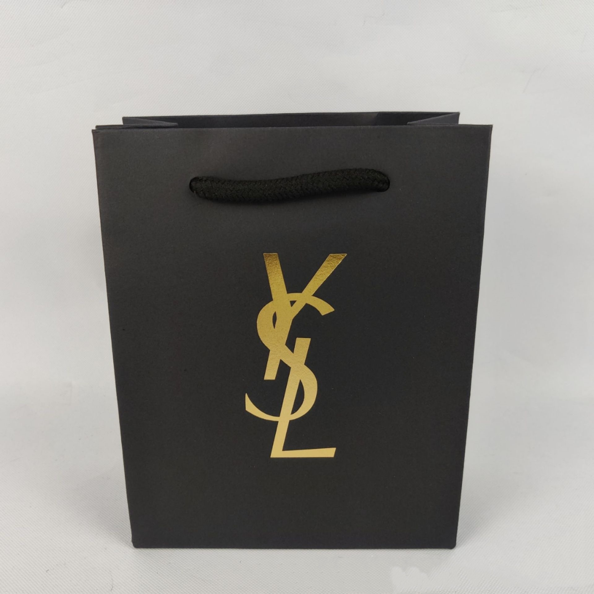大牌同款礼物包装袋 Y家经典黑金配色纸制礼品袋 跨境批发