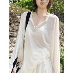 大きいサイズの日焼け止めのブラウスの女性の夏の2025新型の微透のマスクの長袖のtシャツの女性の薄い金の外は早秋の上着を掛けます。