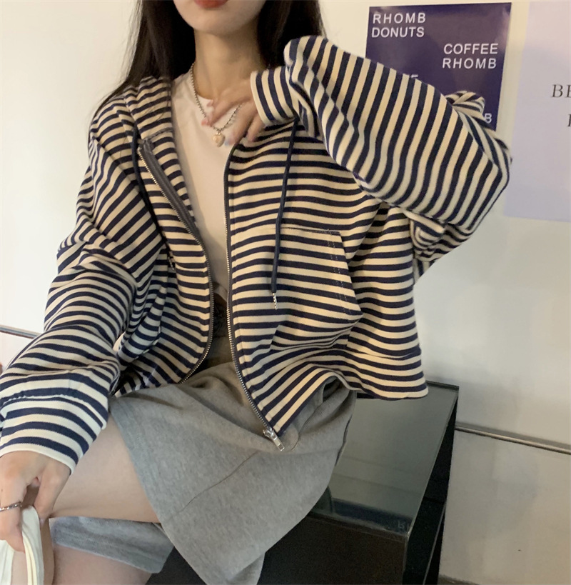 455g Weight Long Sleeve Sleeve Length Zipper Placket Type Polyester Fabric Type Short Top Length Hoodie Tops Type Casual, Daily Occasion Hooded Neckline Regular Fit Fit Type Stripe Pattern Spring, Autumn Season Women's Gender Casual, Streetwear Style Women's Casual Streetwear Stripe Zipper Hoodie 7