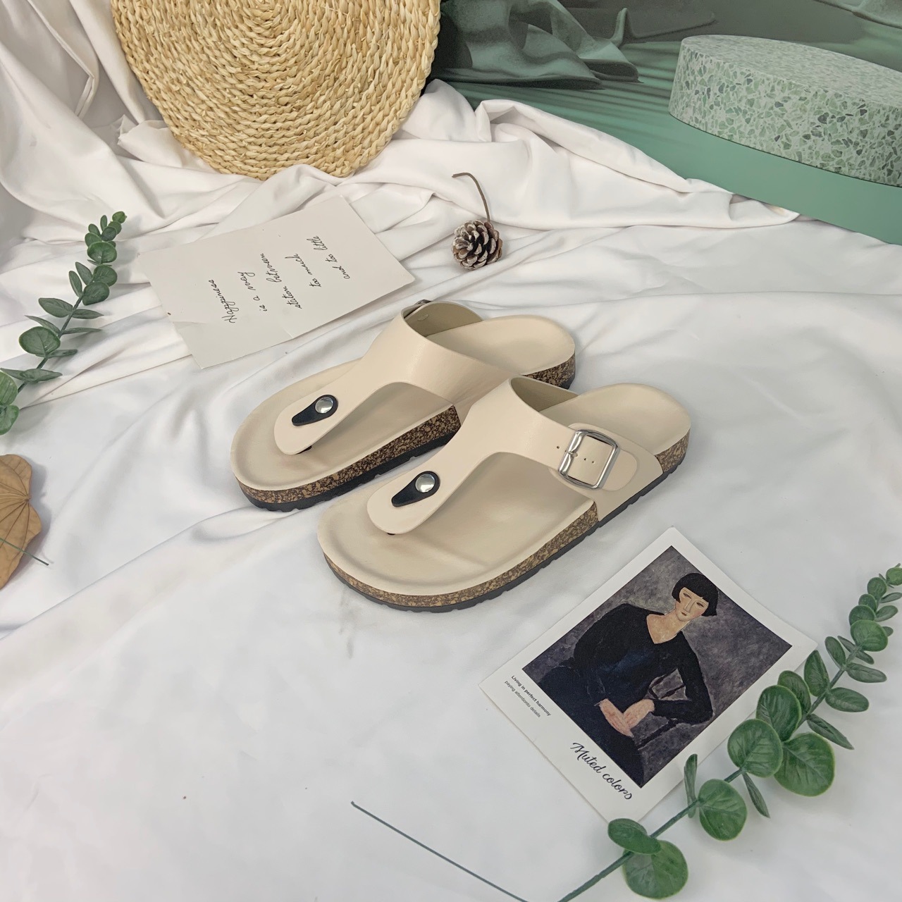 2024 European and American cross border foreign trade shoes slippers women wholesale flip flops cork slippers beach flat slippers_voghion.com