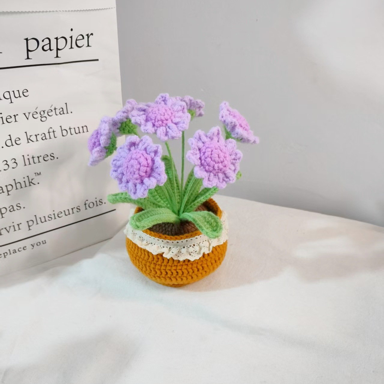Producto terminado crochet a mano transfronterizo pequeña margarita en maceta adorno para el hogar lana tejido flor artificial mesa decoración de bonsai