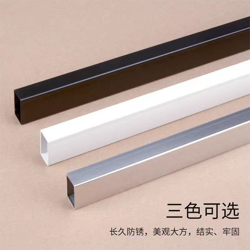 黒い白い角パイプの上の壁の展示棚の左右の支えは携帯電話の部品のアクセサリーの店の間食のスーパーマーケットの棚を掛けます。|undefined