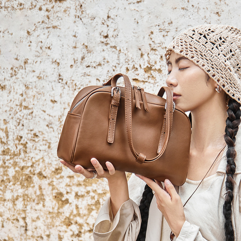 Lazy Style Vegetable-Tanned Leather Bowling Bag 2026 New Model with Adjustable Shoulder Strap, Casual Large-Capacity Genuine Leather Handbag for Women Lazy Style Vegetable-Tanned Leather Bowling Bag 2026 New Model with Adjustable Shoulder Strap, Casual Large-Capacity Genuine Leather Handbag for Women