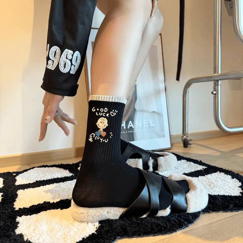 Socks Women's Korean-style Cartoon Embroidered Snoopy Contrast Women's Socks Internet Popular Wear Mid-barrel Fashionable Socks