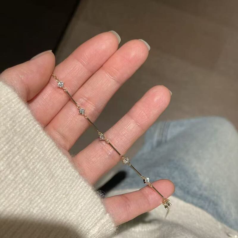 Korean-Style Minimalist Sparkling Diamond Bracelet for Women, Versatile for Daily Wear, Light Luxury, Elegant Layering, Fine Chain Jewelry, One-Piece Wholesale Korean-Style Minimalist Sparkling Diamond Bracelet for Women, Versatile for Daily Wear, Light Luxury, Elegant Layering, Fine Chain Jewelry, One-Piece Wholesale