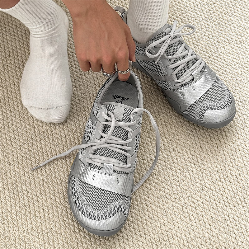 Exclusive lightweight low breathable running sneakers for leisure