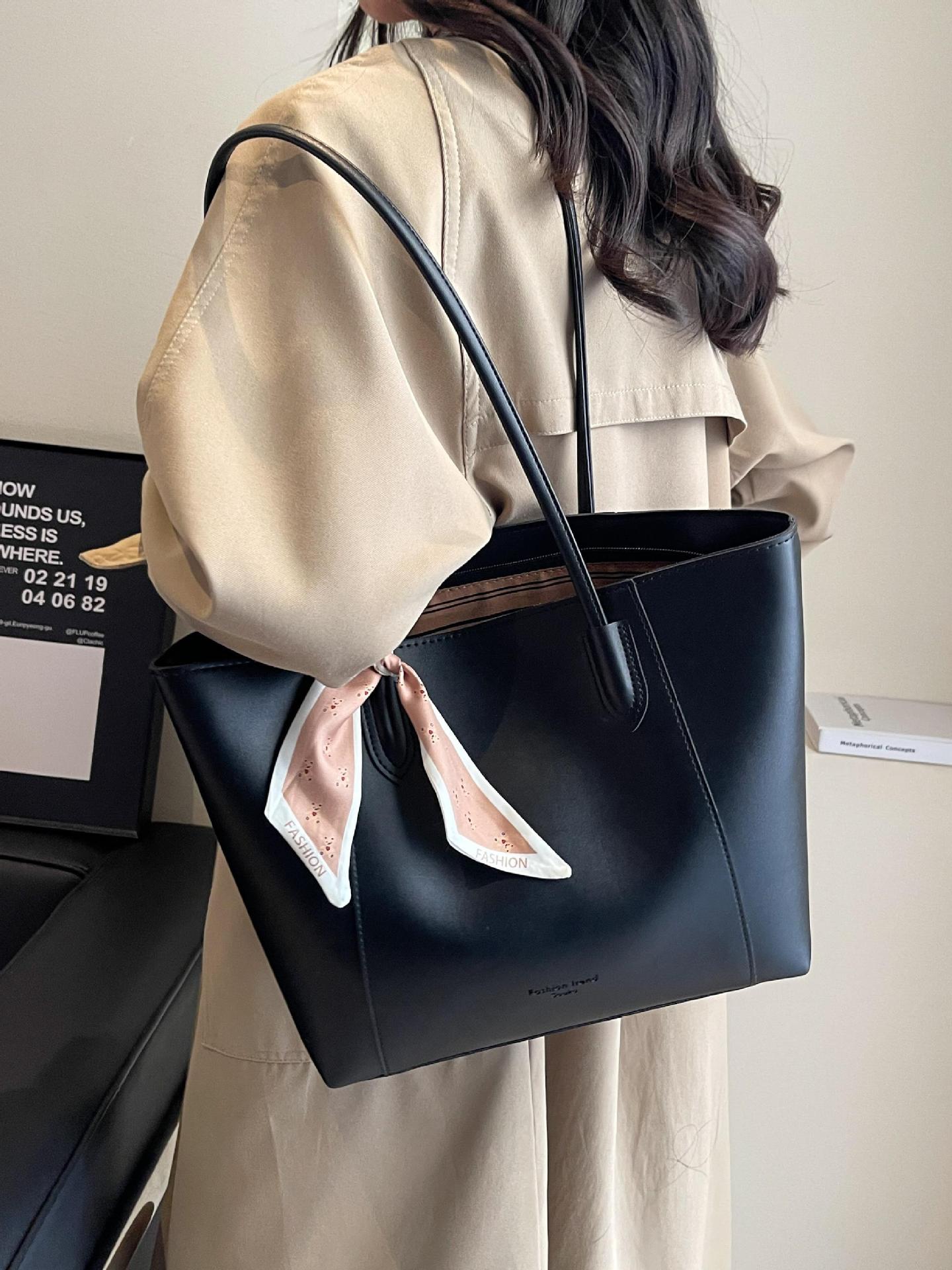 Bolsa de viaje transfronteriza de gran capacidad para mujeres 2025 nueva moda universal simple bolso de hombro axilar