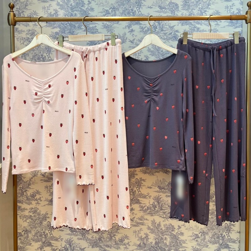 GP pajamas without tags, soft and fluffy, new ice cream print, soft V-neck, strawberry print pajamas, women's home wear GP pajamas without tags, soft and fluffy, new ice cream print, soft V-neck, strawberry print pajamas, women's home wear