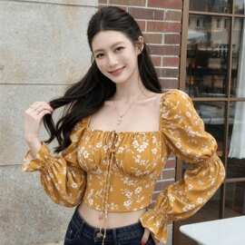 2026早秋法式方领灯笼袖抽绳露腰度假碎花小衫衬衫宽松显瘦性感