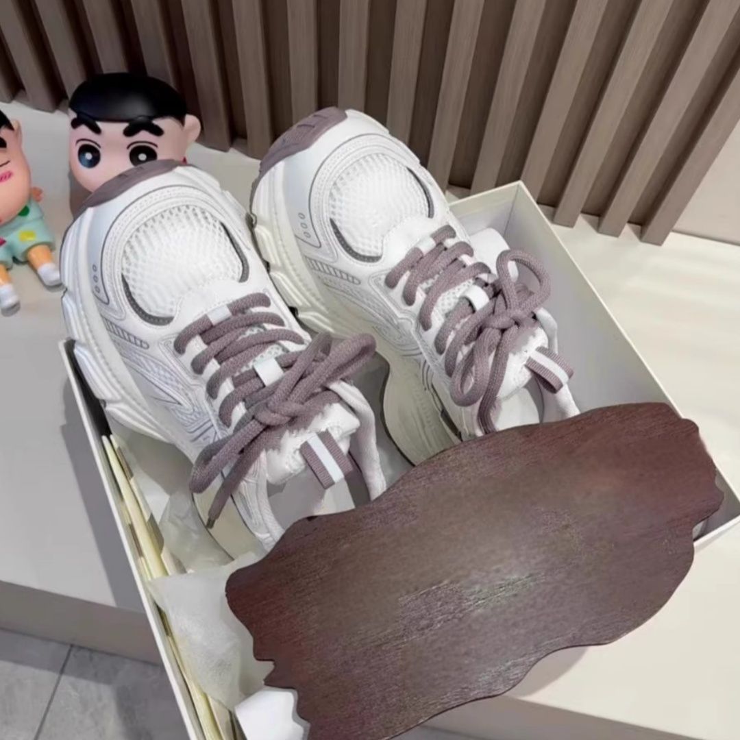 Explosión de verano ultra ligero mostrando pies pequeños zapatos de padre grueso para mujeres 2025 nuevos productos de malla transpirable zapatos deportivos cómodos para mujeres