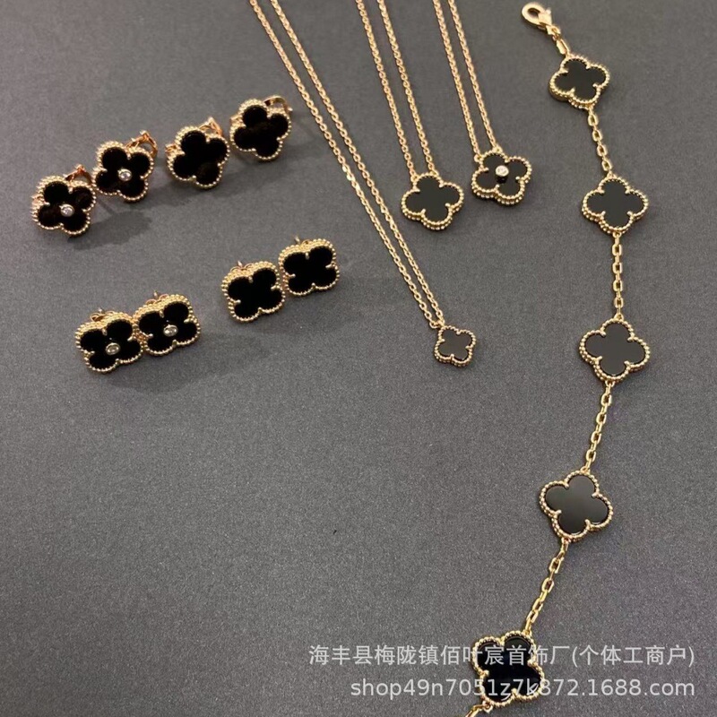 High-End Clover Black Agate Set for Women, Popular in Europe and America, Old Money Style, Niche Design, Clavicle Chain, Direct from Manufacturer High-End Clover Black Agate Set for Women, Popular in Europe and America, Old Money Style, Niche Design, Clavicle Chain, Direct from Manufacturer