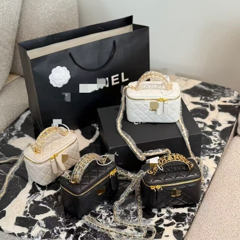 2025 Summer Bag Small Fragrant Style Quilted Handbag Hand-Held Small Square Bag Chain Bag Casual Bag Bucket Bag Cosmetic Bag