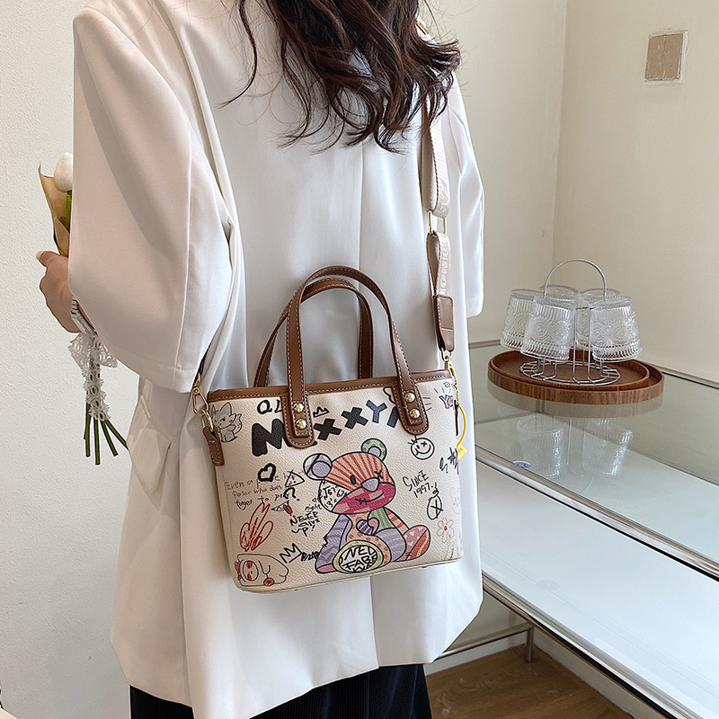 Handbag large capacity women all match personality graffiti shoulder bag fashion cartoon bucket bag_voghion.com
