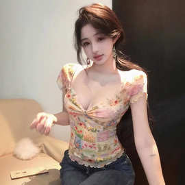 法式复古油画花卉印花短袖T恤女夏季辣妹性感扭结v领修身短款上衣