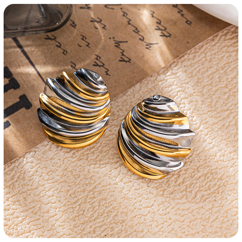 Tina transfronteriza doble color personalidad de acero inoxidable 18K oro redondo plegado textura de aretes de orejetos de explosión europea y americana