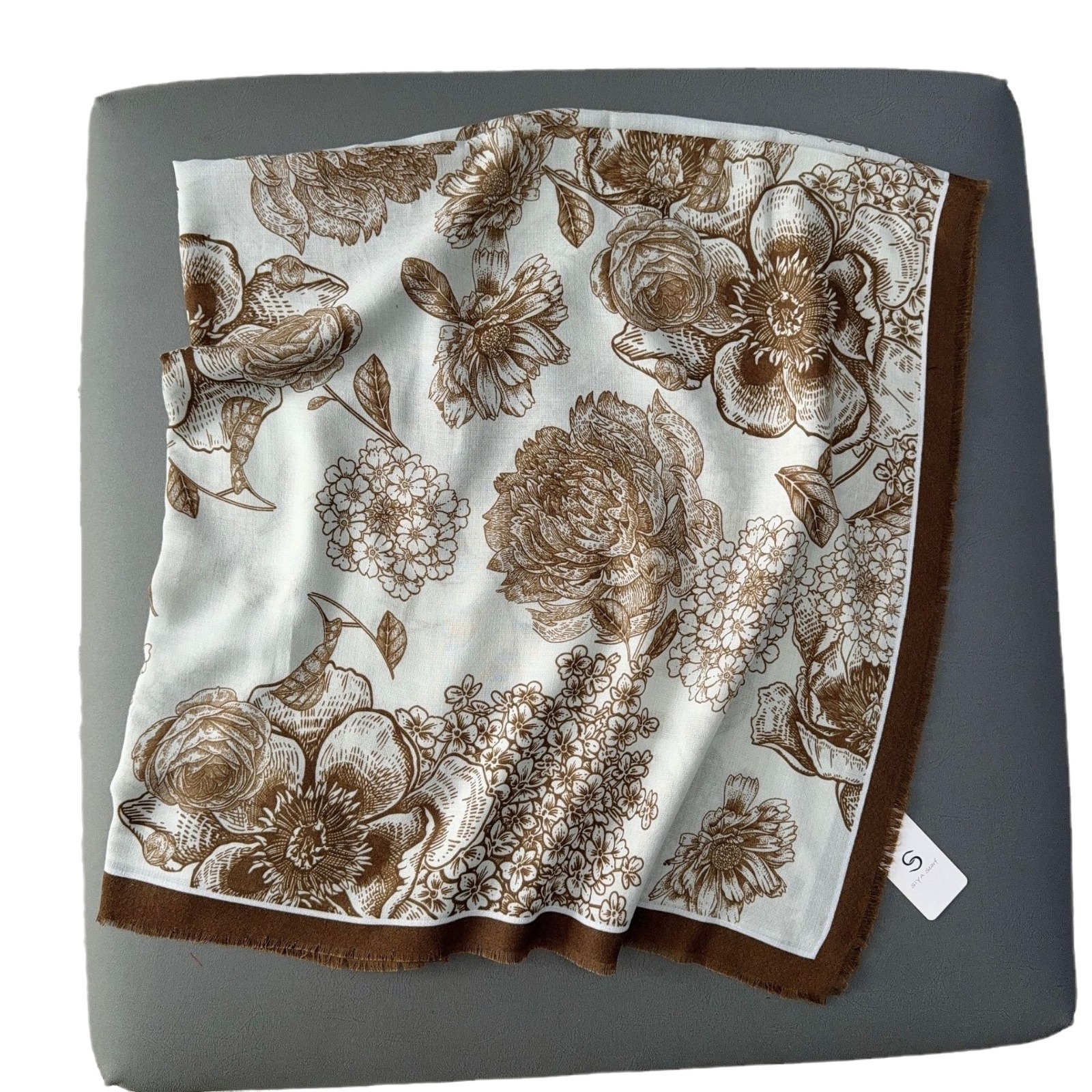 Nueva bufanda cuadrada grande suelta de cuatro lados en Blanco y Negro Estilo de Chanel Camellia chal cálido bufanda impresa exterior para mujeres