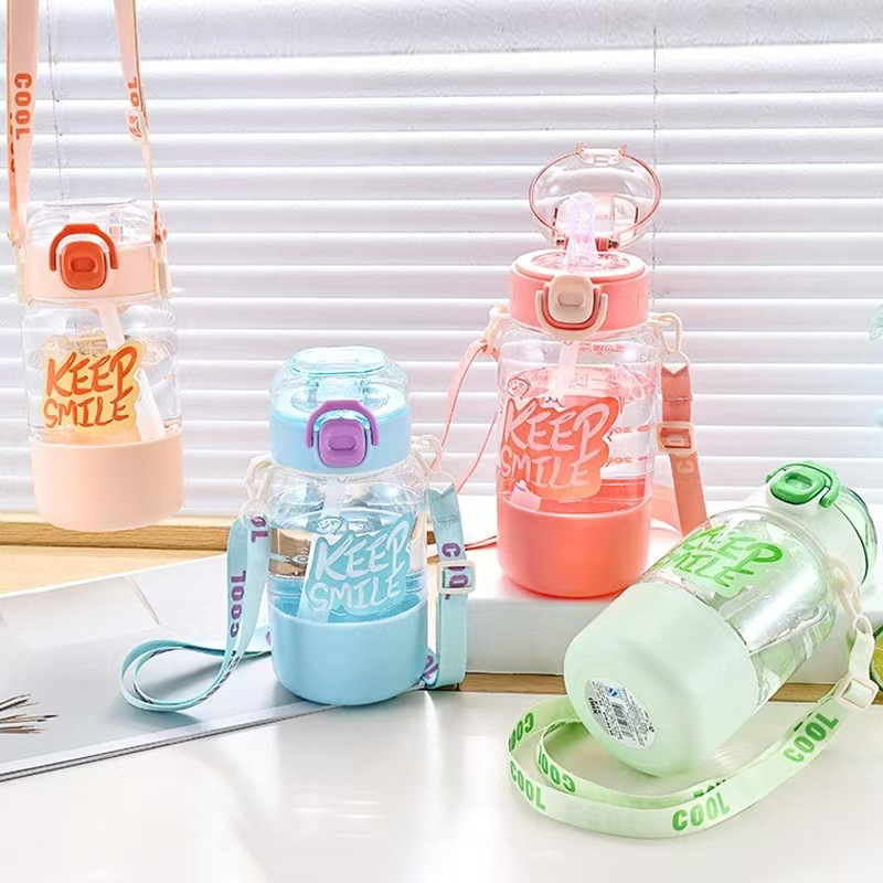 Xinbei2025 tazas de agua para niños verano nuevo jardín de infantes bebés tazas de paja deportivas al aire libre hervidor portátil