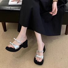�n���¸��ٴ���ȹ�ӛ���Ь�ɸ�׳�������һ����ЬŮ2026�괺�¿�