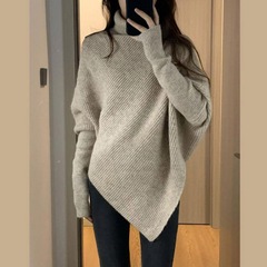秋冬の新型の高襟の不規則な大衆のデザイン感のセーターの女性のゆったりしていて怠惰な風の柔らかいモチモチのニットの上着の厚い金