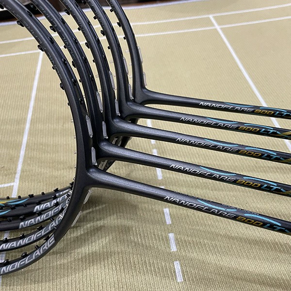 Нестандартная версия Легкая ракетка для бадминтона 800LT 4/5UG6 Сверхлегкая сахарная вода 46T вспенивается в легкой атакующей высокой фунт