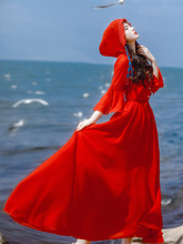 青海三亚沙漠度假旅游拍照红色大摆连帽连衣裙