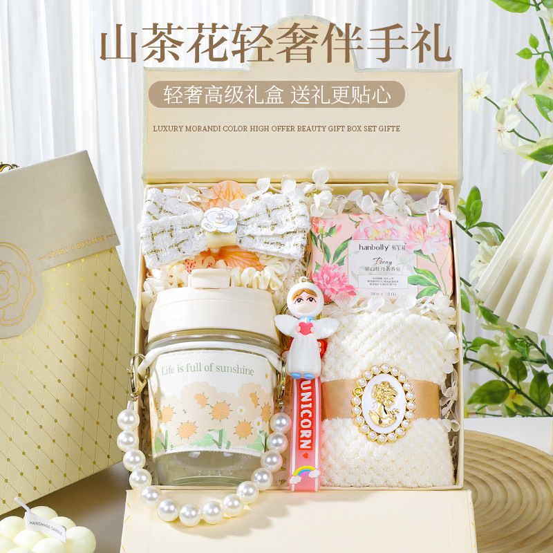 Wedding Souvenirs for Female Bridesmaids and Brides to Send to Besties and Sisters, High-End Gift Boxes, Tulip Cups and Towels