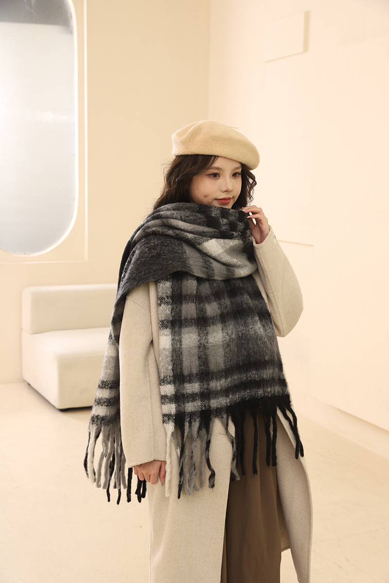 2024 autunno inverno nuova atmosfera sciarpa spessa in mohair, calore di alta qualità, cappotto versatile da uomo e da donna con strisce_voghion.com