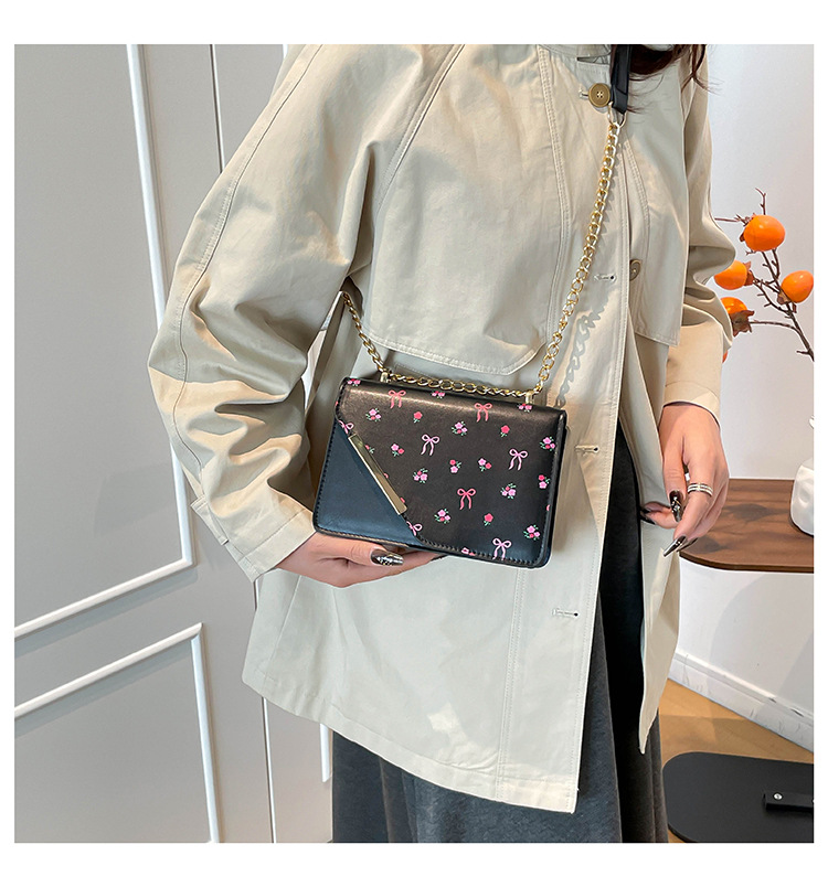 Small Fresh Chain Small Square Bag Versatile Shoulder Bag Cute Commuter Crossbody Bag_voghion.com