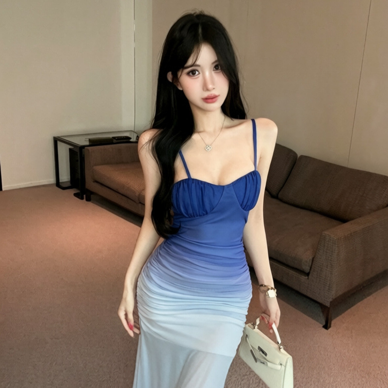 Hot Girl's Slim-Fitting Sexy Low-Cut Mesh Gradient Color Long Suspender Dress Hot Girl's Slim-Fitting Sexy Low-Cut Mesh Gradient Color Long Suspender Dress