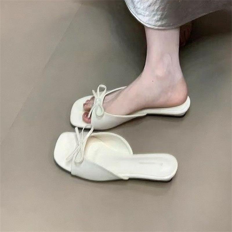Xiaoxiao viento desnudo 2026 verano nuevo estilo suave arco francés de dedos cuadrados con zapatillas falda