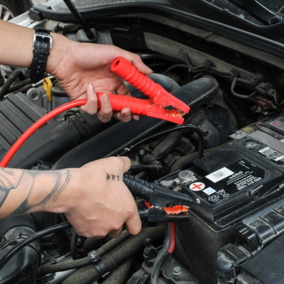 Line Thickened Battery Clamps – Car on the line of fire