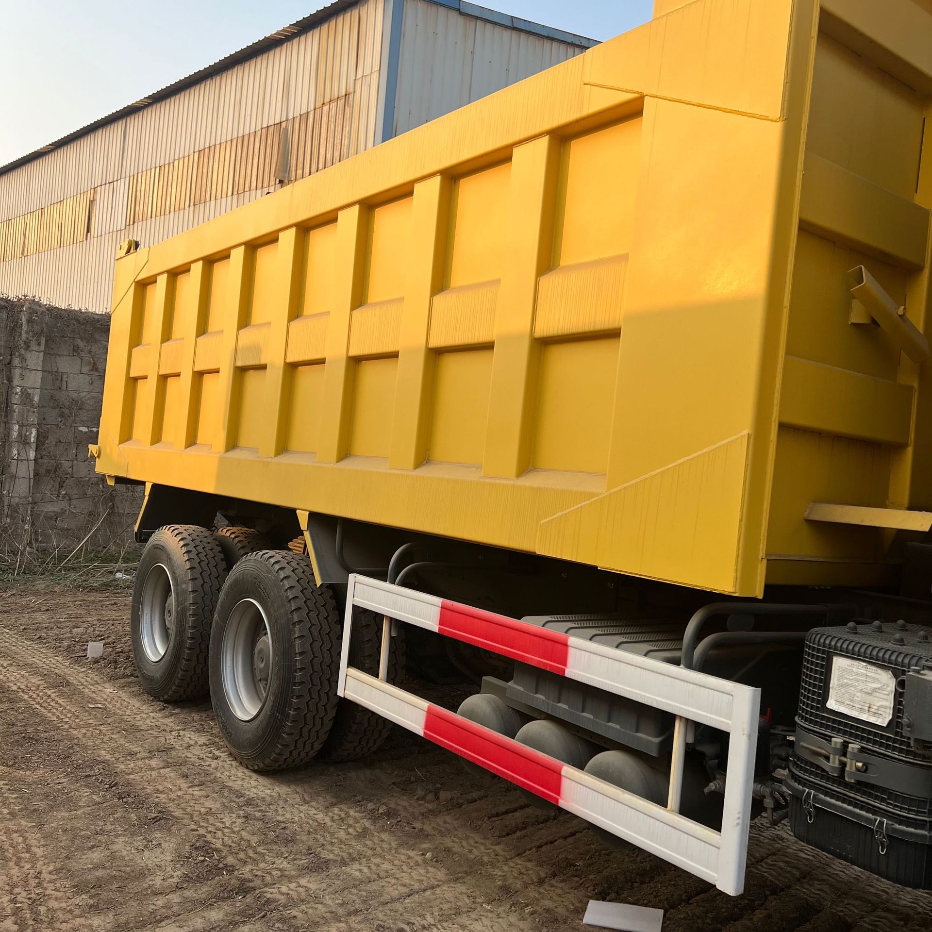 Export to Africa of Heavy-Duty Engineering Dump Trucks, Howo 371 Dump Trucks, 10-Wheel Mining Transport Rear-Dump Dump Trucks