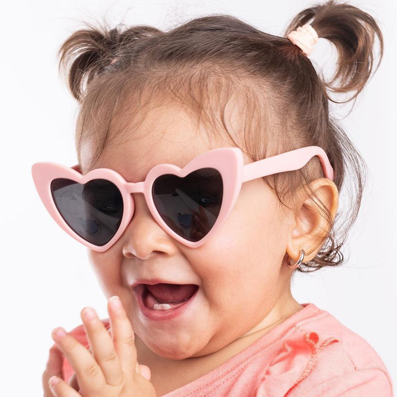 New stylish kids' heart-shaped unisex sunglasses — adorable baby shades for trendy little ones, perfect for cross-border European and American markets!