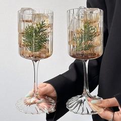 ロマンチックなほろ酔いワイングラスのレトロな縦紋高脚カクテルカップ高級感シャンパンカップ