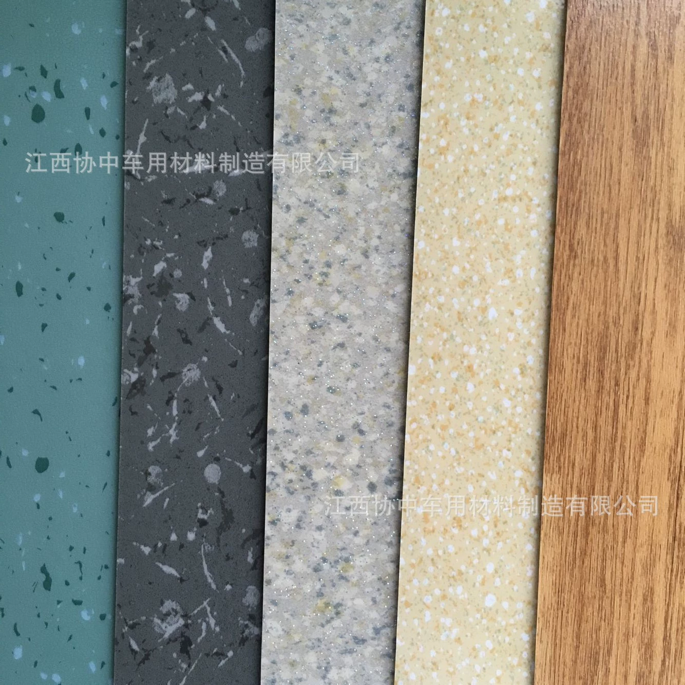 Jiangxi Zhong не тот же качество, прозрачная напольная кожа из ПВХ, свернутая с резиновой спинкой из пенопласта, коммерческая напольная кожа