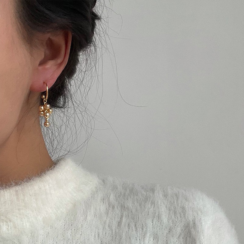 Anillo de metal francés aretes de anillo simple aretes de aretes nuevos estilos de estilo estilo estilo estilo de diseño de nicho temperamento único aretes de mujer cara pequeña