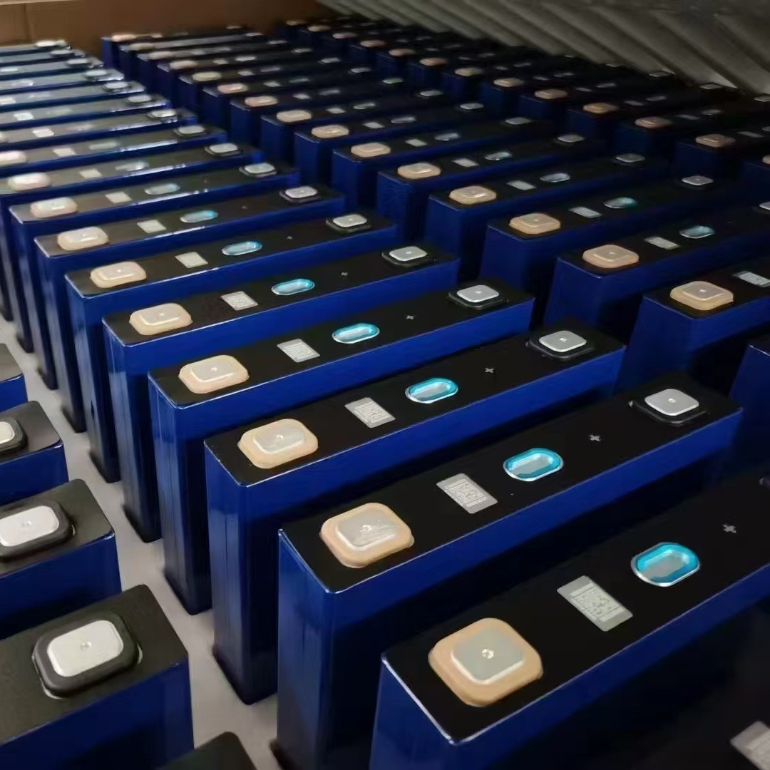 Ningde 100 A célula de energía de fosfato de hierro de litio 3.2V125ah célula de litio de gran monómero para vehículo eléctrico de almacenamiento de energía fotovoltaica