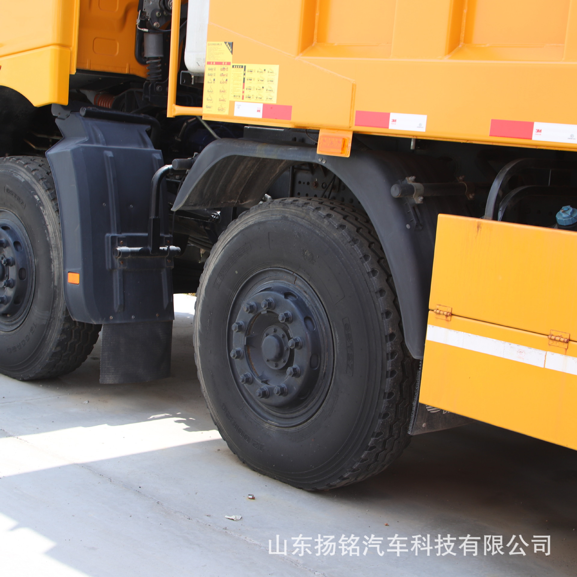 Overseas Supply of Beiben Heavy-Duty Trucks, Front Four and Rear Eight Dump Trucks, Sand and Gravel Trucks, 8X4 Rear-Turning Dump Trucks