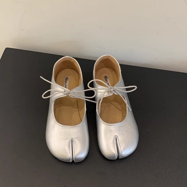 Zapatos franceses de fondo plano y poco profundo para mujeres 2026 otoño nuevo dedo con zapatos de ballet de pezuña de cerdo